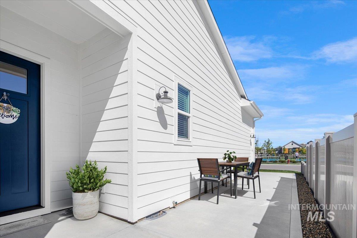 8651 W Stillmore St, Star, Idaho 83669, 2 Bedrooms, 2 Bathrooms, Residential For Sale, Price $530,000,MLS 98984432