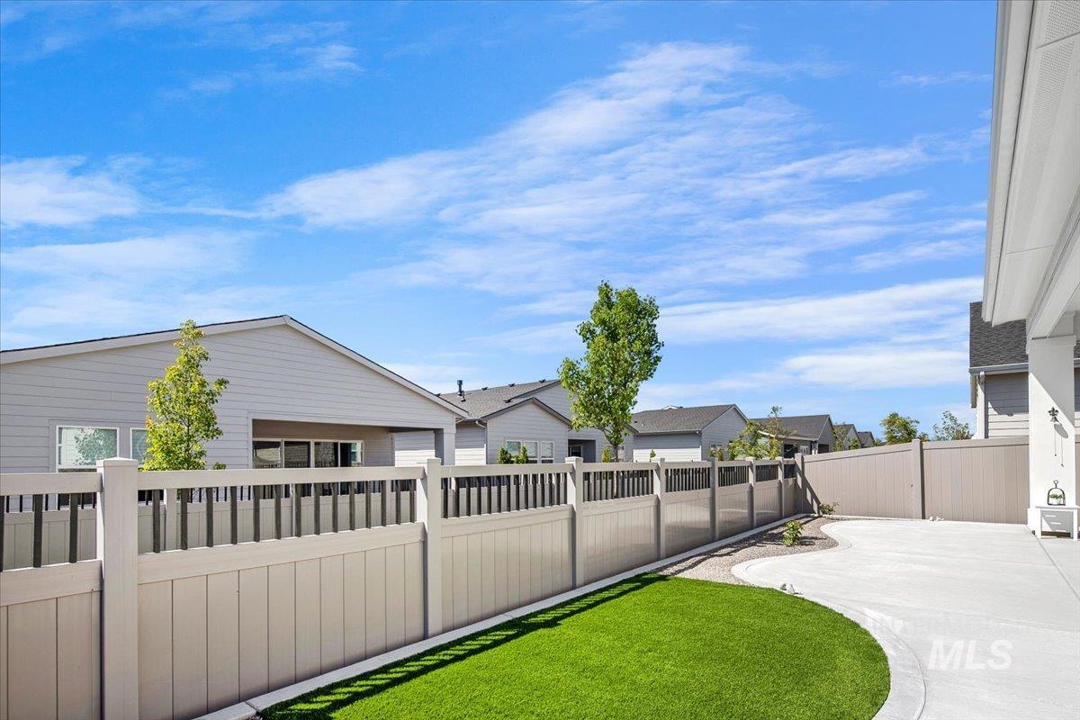 8651 W Stillmore St, Star, Idaho 83669, 2 Bedrooms, 2 Bathrooms, Residential For Sale, Price $530,000,MLS 98984432