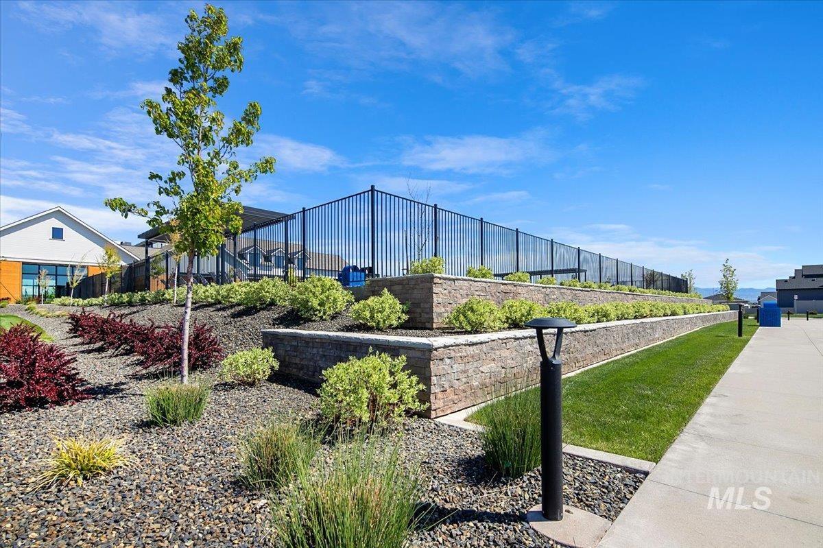 8651 W Stillmore St, Star, Idaho 83669, 2 Bedrooms, 2 Bathrooms, Residential For Sale, Price $530,000,MLS 98984432