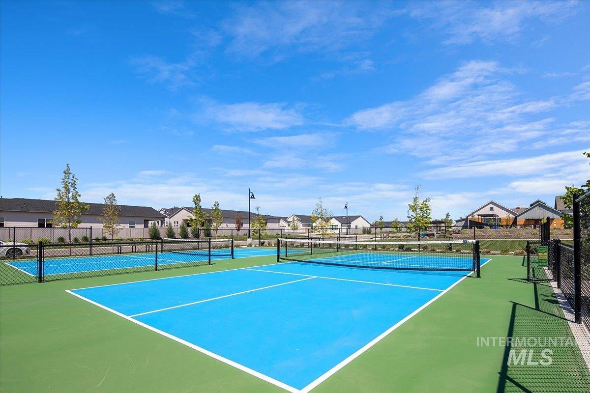 8651 W Stillmore St, Star, Idaho 83669, 2 Bedrooms, 2 Bathrooms, Residential For Sale, Price $530,000,MLS 98984432