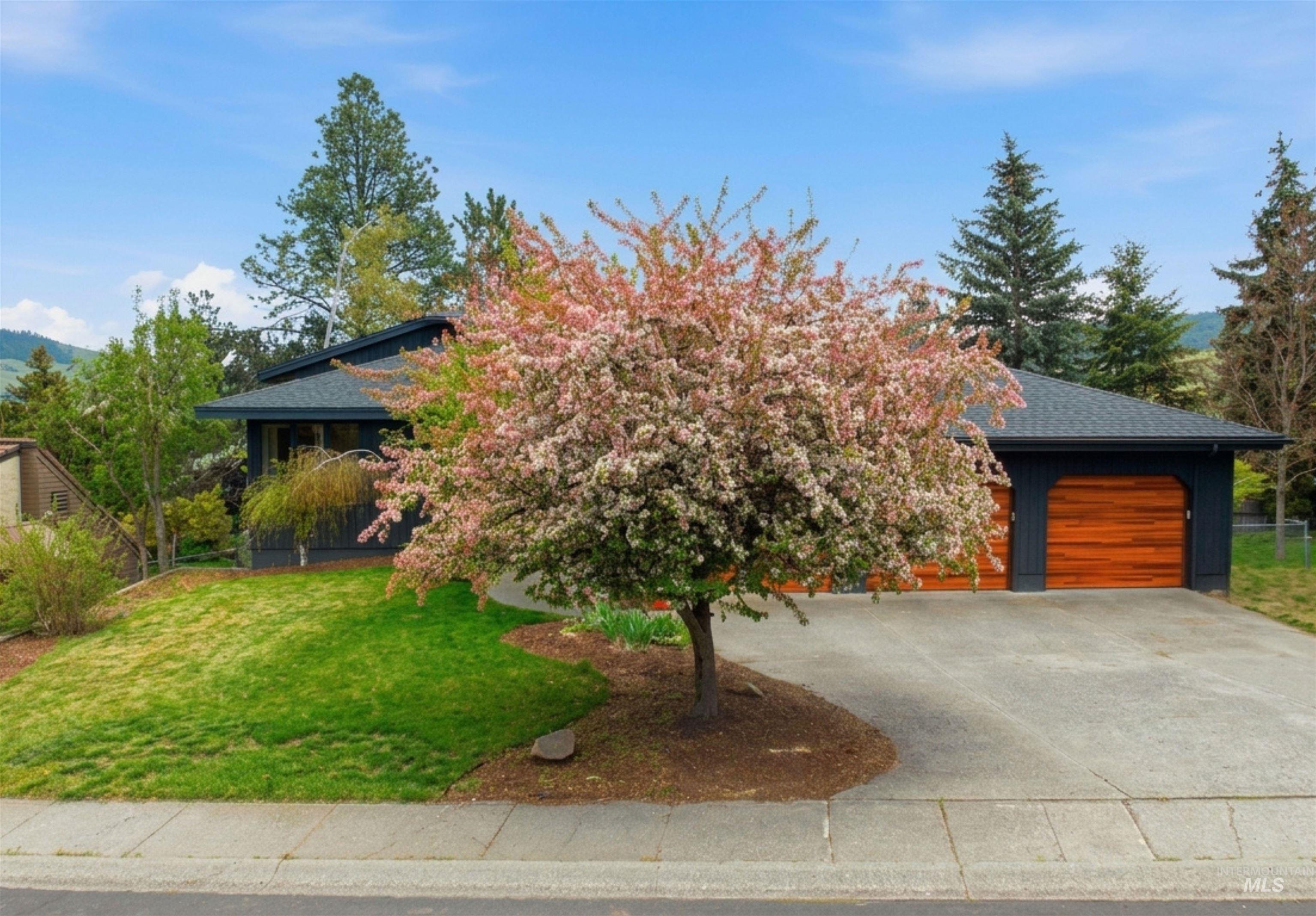 1540 Pine Cone Rd, Moscow, Idaho 83843, 5 Bedrooms, 4 Bathrooms, Residential For Sale, Price $735,000, 98984434