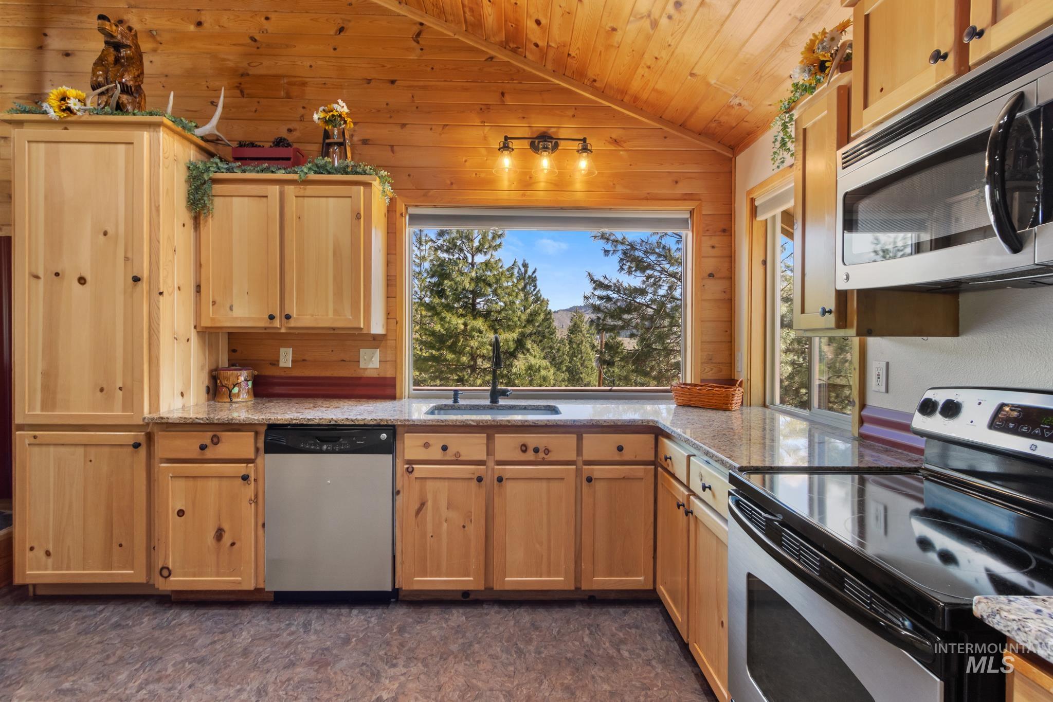 34 Wilderness Way, Boise, Idaho 83716, 3 Bedrooms, 3 Bathrooms, Residential For Sale, Price $635,000, 98984435