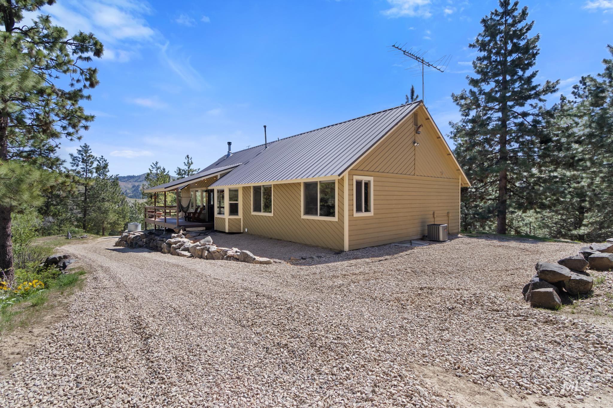 34 Wilderness Way, Boise, Idaho 83716, 3 Bedrooms, 3 Bathrooms, Residential For Sale, Price $635,000, 98984435