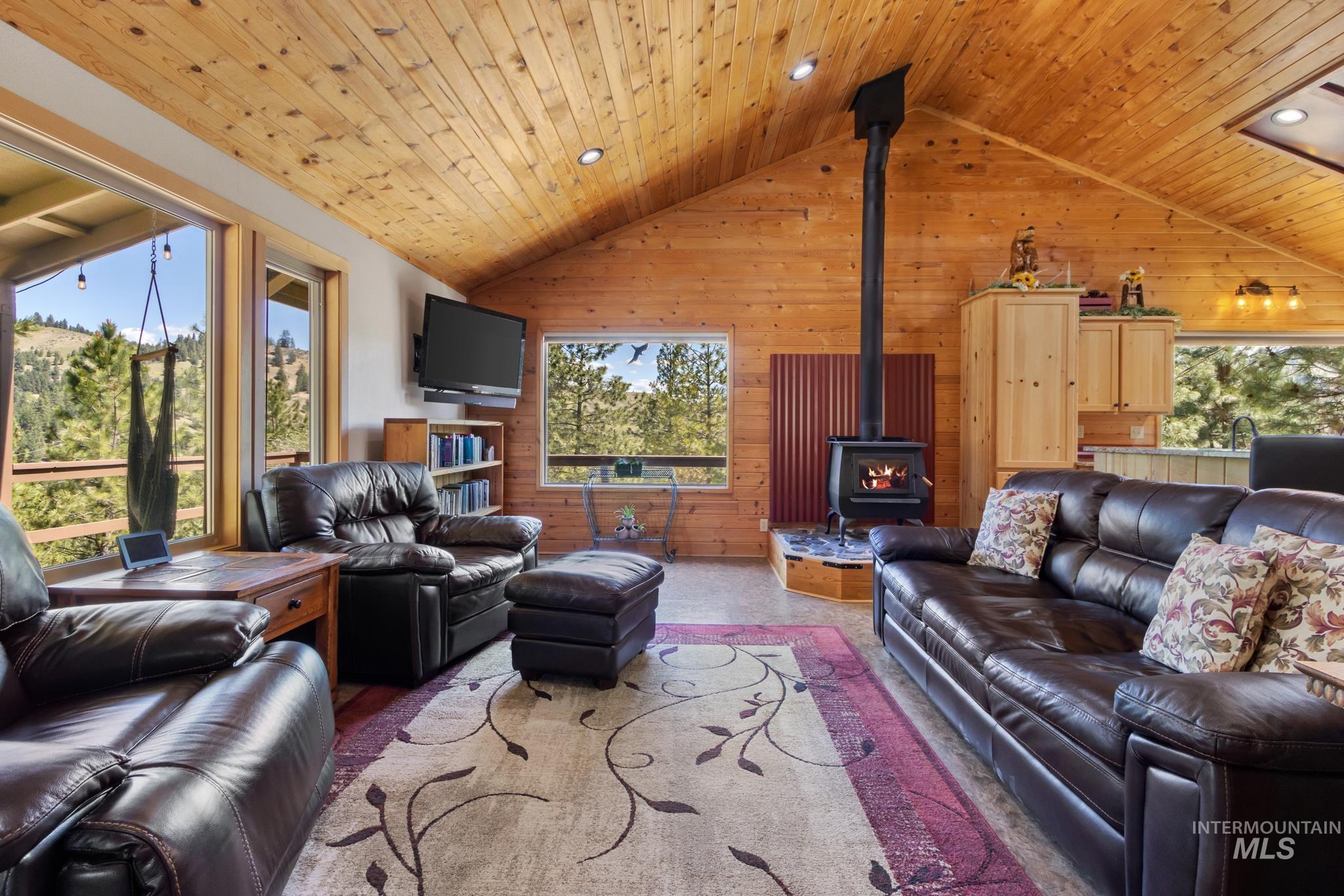 34 Wilderness Way, Boise, Idaho 83716, 3 Bedrooms, 3 Bathrooms, Residential For Sale, Price $635,000, 98984435