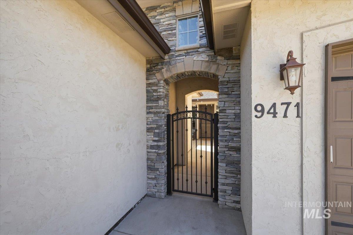 9471 W Thor Dr, Boise, Idaho 83709, 3 Bedrooms, 2 Bathrooms, Residential For Sale, Price $569,000,MLS 98984439