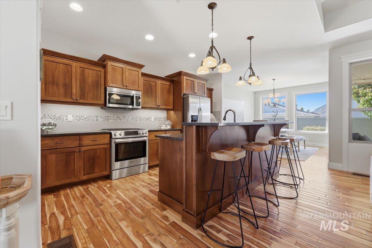 9471 W Thor Dr, Boise, Idaho 83709, 3 Bedrooms, 2 Bathrooms, Residential For Sale, Price $569,000,MLS 98984439