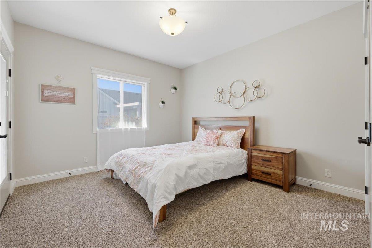 9471 W Thor Dr, Boise, Idaho 83709, 3 Bedrooms, 2 Bathrooms, Residential For Sale, Price $569,000,MLS 98984439