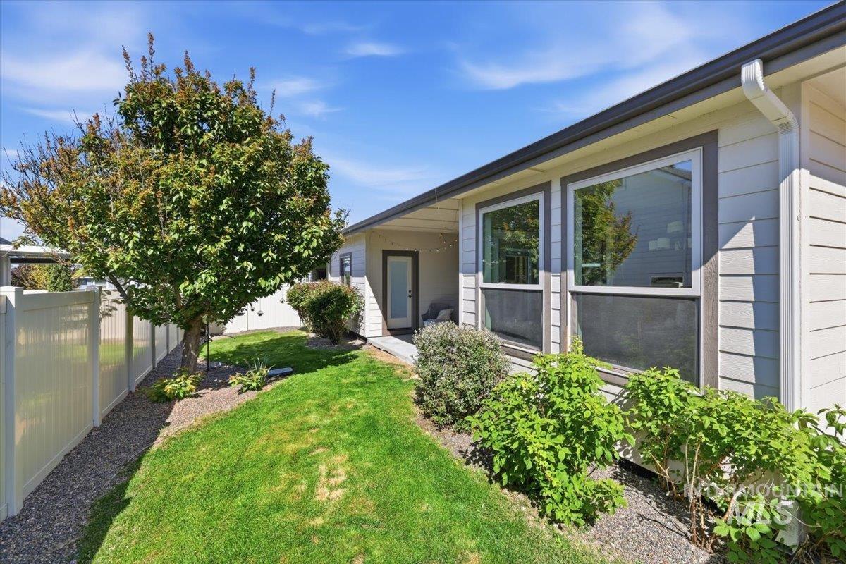 9471 W Thor Dr, Boise, Idaho 83709, 3 Bedrooms, 2 Bathrooms, Residential For Sale, Price $569,000,MLS 98984439