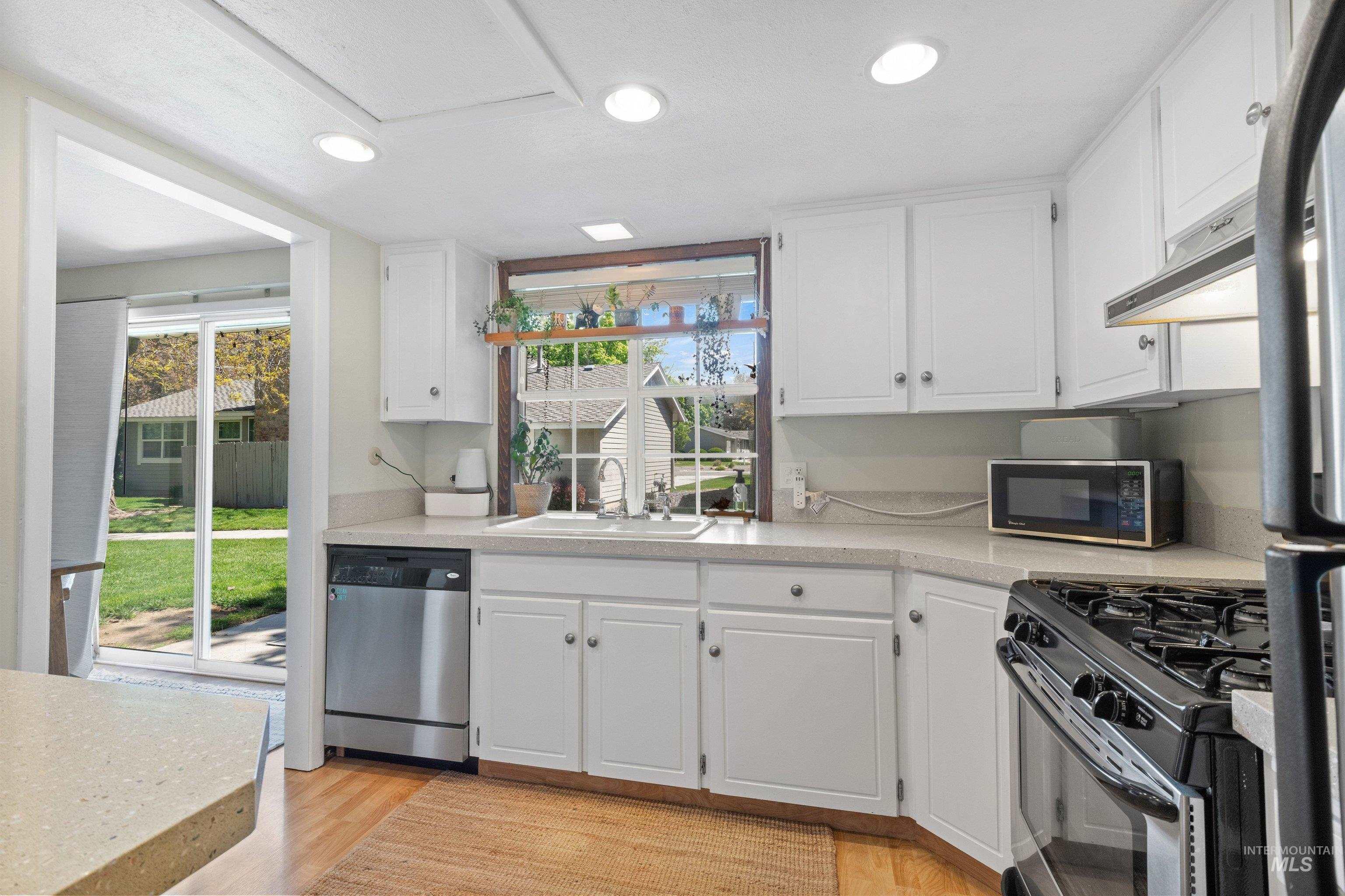 220 E Carter St, Boise, Idaho 83706, 2 Bedrooms, 2 Bathrooms, Residential For Sale, Price $415,000, 98984444