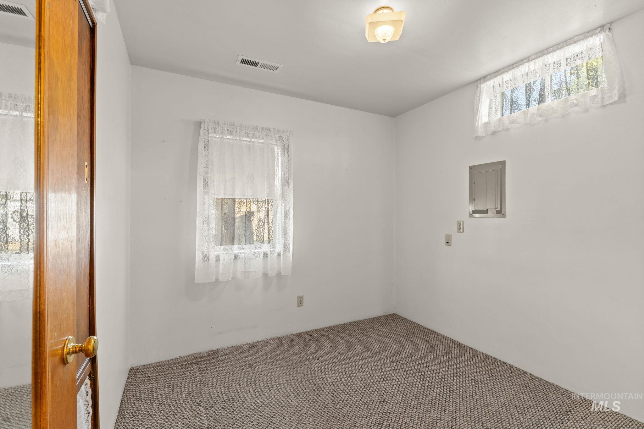 1879 E Highland Ave, Twin Falls, Idaho 83301, 2 Bedrooms, 1 Bathroom, Residential For Sale, Price $20,000,MLS 98984446