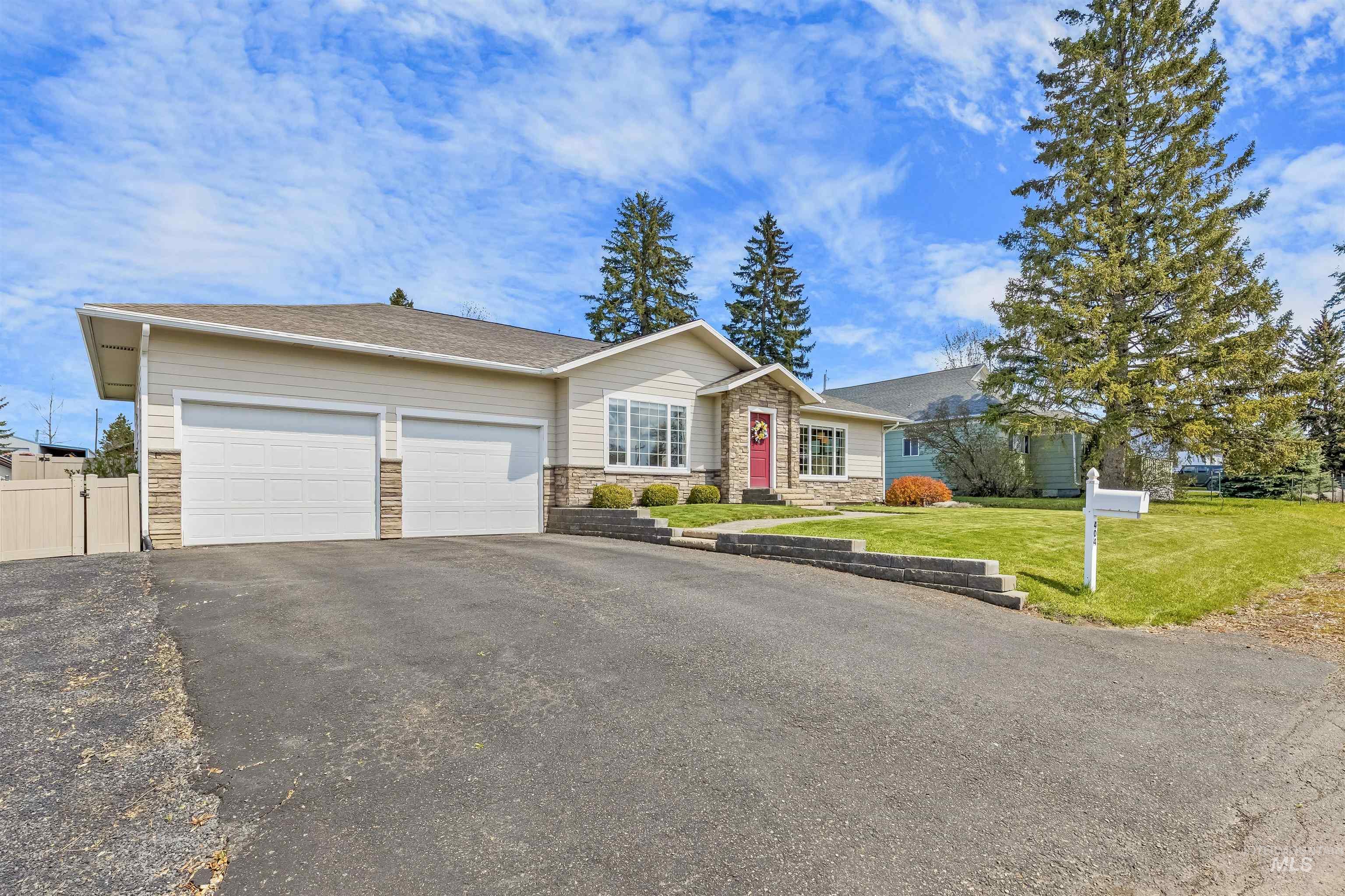 404 Halliday St, Craigmont, Idaho 83523, 3 Bedrooms, 2 Bathrooms, Residential For Sale, Price $399,900, 98984447