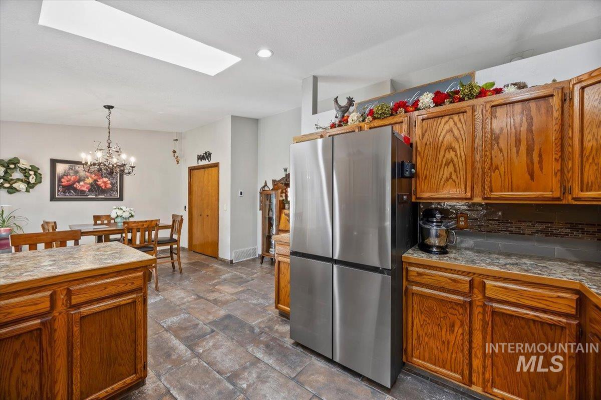956 Bitterroot Pl, Twin Falls, Idaho 83301-4371, 4 Bedrooms, 3 Bathrooms, Residential For Sale, Price $459,999, 98984448