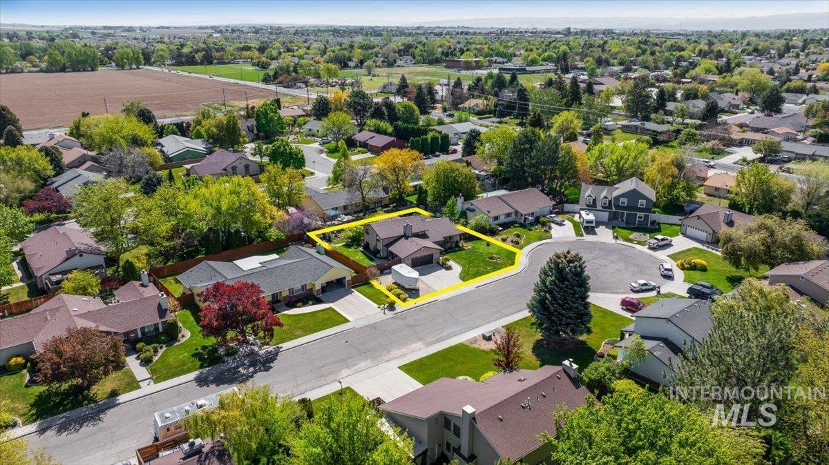 956 Bitterroot Pl, Twin Falls, Idaho 83301-4371, 4 Bedrooms, 3 Bathrooms, Residential For Sale, Price $459,999, 98984448