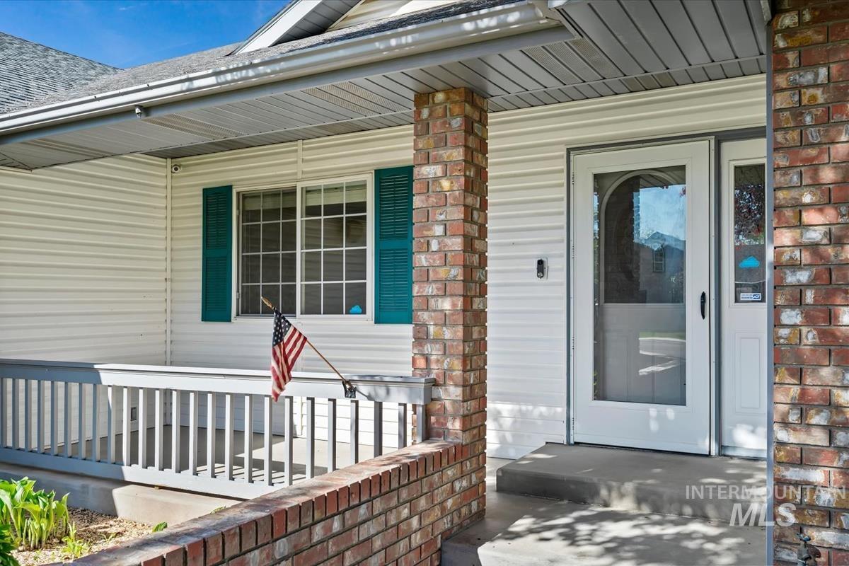 2501 S Meyer St, Nampa, Idaho 83686, 3 Bedrooms, 2 Bathrooms, Residential For Sale, Price $499,950, 98984451