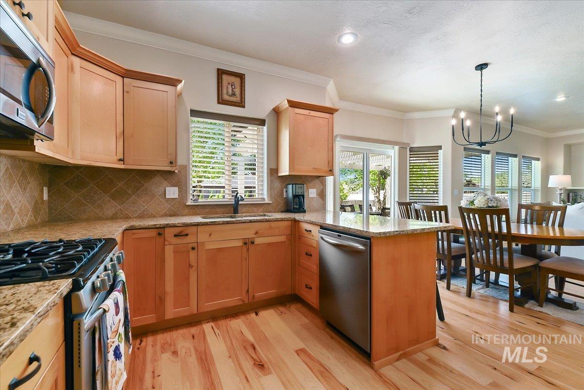 921 N Mira Way, Star, Idaho 83669, 3 Bedrooms, 2 Bathrooms, Residential For Sale, Price $584,900, 98984452