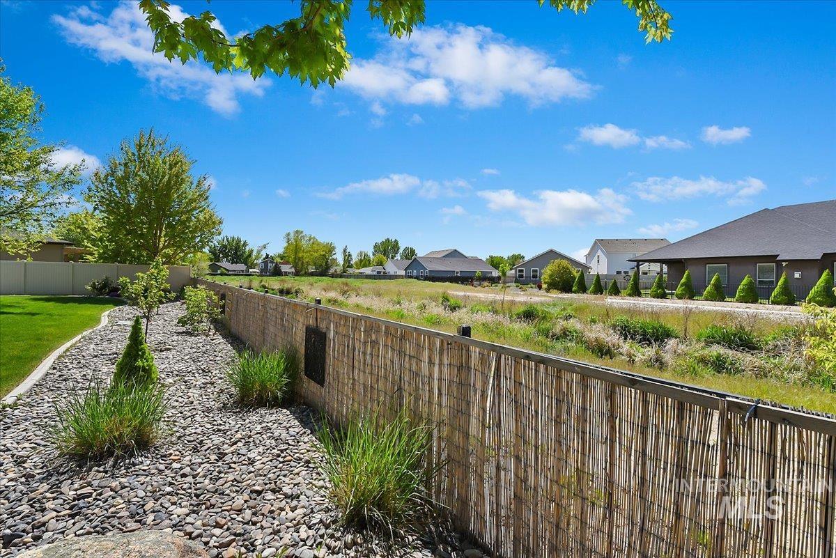 921 N Mira Way, Star, Idaho 83669, 3 Bedrooms, 2 Bathrooms, Residential For Sale, Price $584,900, 98984452