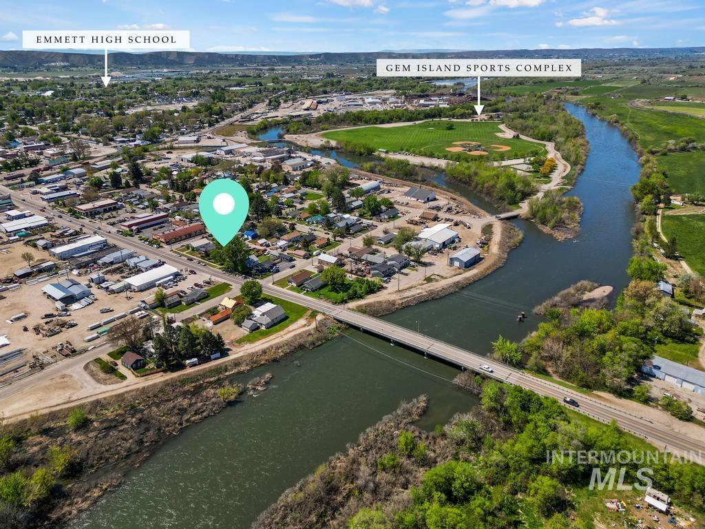611 N Washington Avenue, Emmett, Idaho 83646, 2 Bedrooms, 1 Bathroom, Residential For Sale, Price $340,000, 98984453