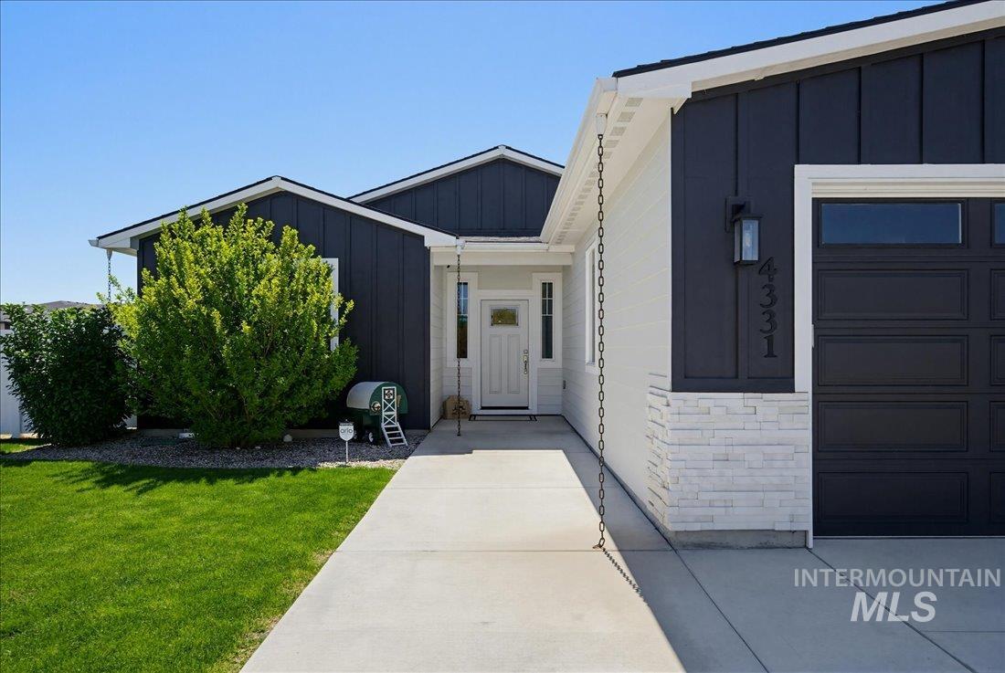 4331 Whistling Heights Way, Nampa, Idaho 83687, 4 Bedrooms, 2.5 Bathrooms, Residential For Sale, Price $589,000, 98984458