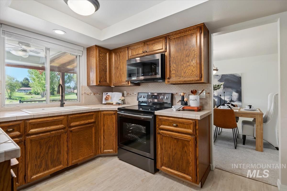 808 N Eagle Hills Way, Eagle, Idaho 83616, 2 Bedrooms, 2 Bathrooms, Residential For Sale, Price $474,900, 98984476