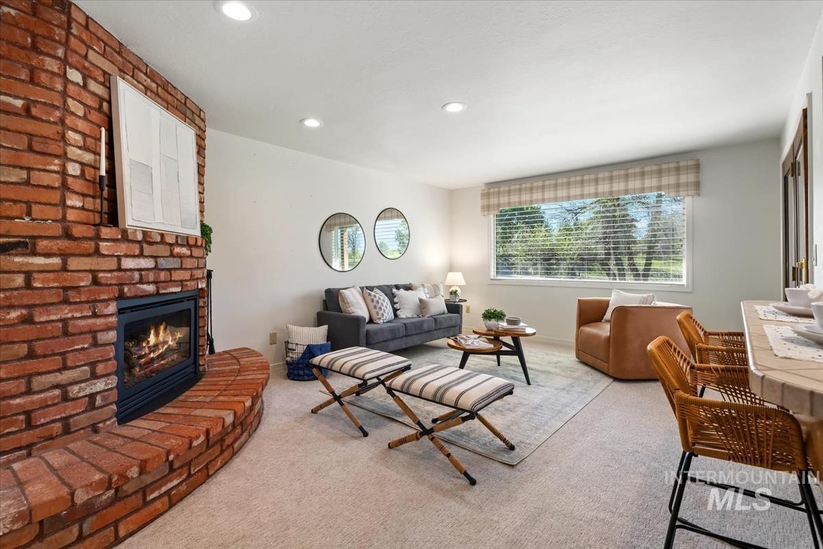 808 N Eagle Hills Way, Eagle, Idaho 83616, 2 Bedrooms, 2 Bathrooms, Residential For Sale, Price $474,900, 98984476
