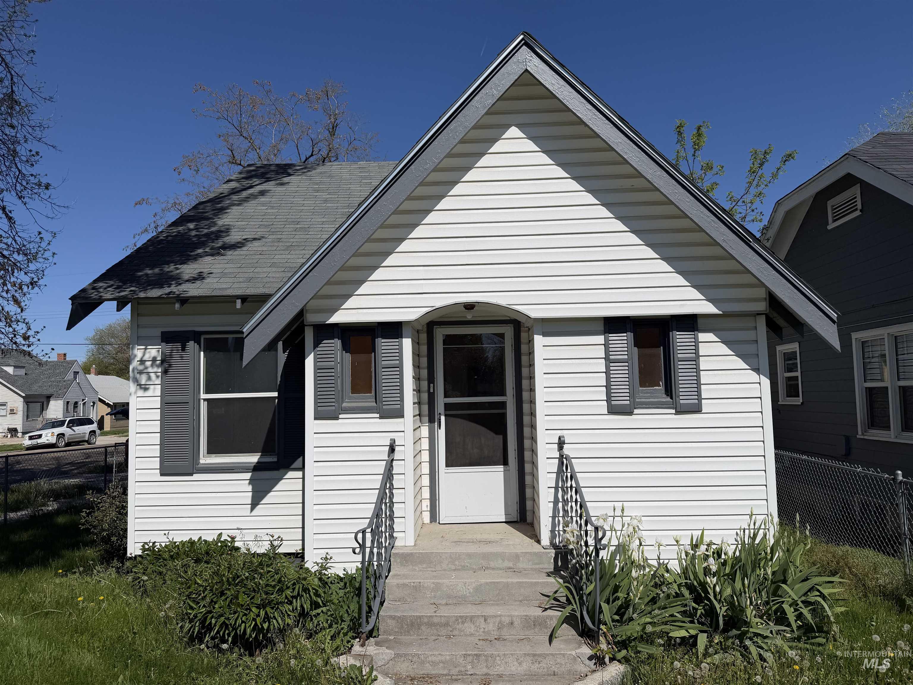 123 18th Ave S, Nampa, Idaho 83651, 2 Bedrooms, 2 Bathrooms, Residential For Sale, Price $299,900, 98984477