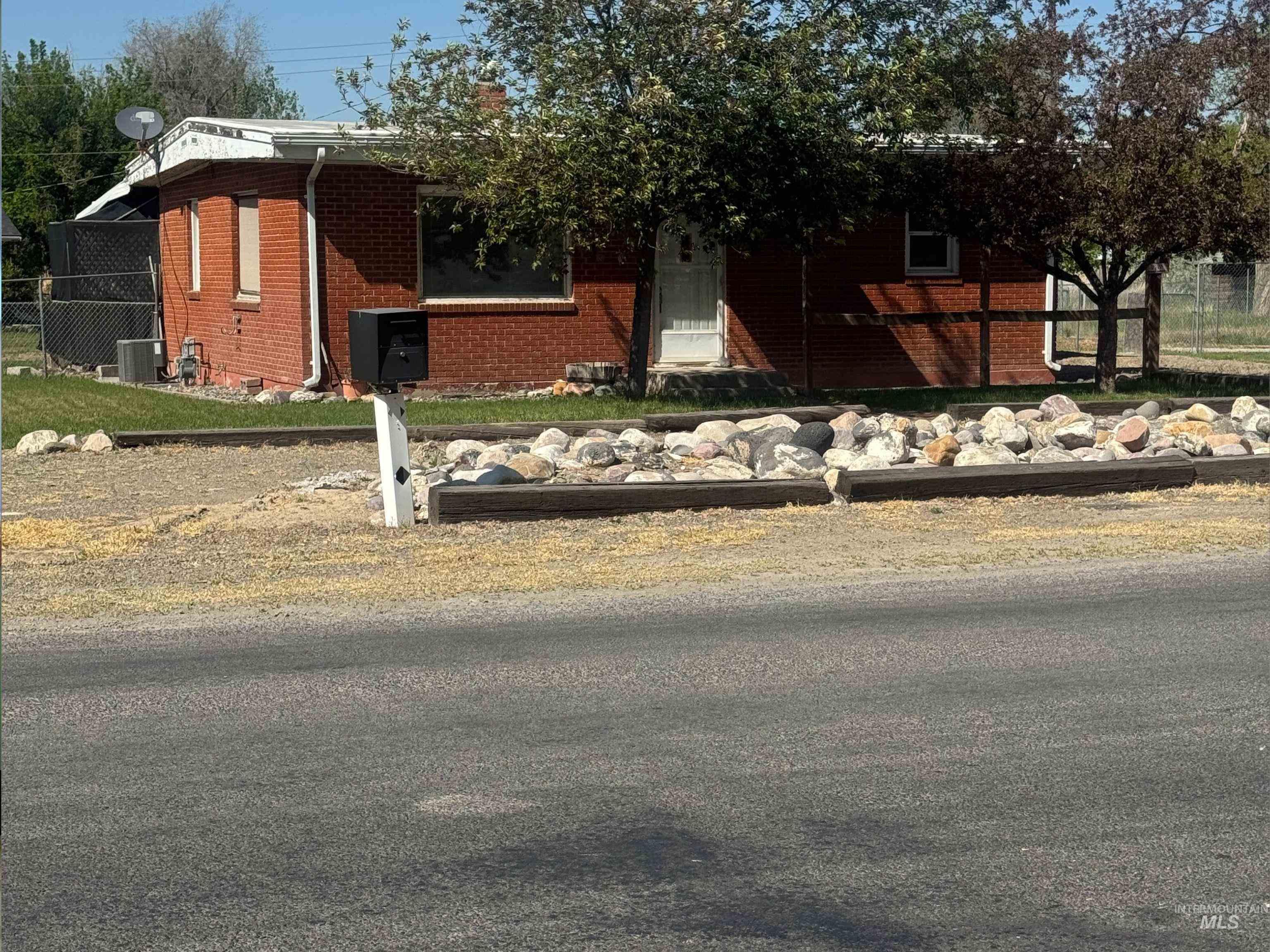 1937 E 4th Ave, Twin Falls, Idaho 83301, 2 Bedrooms, 1 Bathroom, Residential For Sale, Price $295,000,MLS 98984483