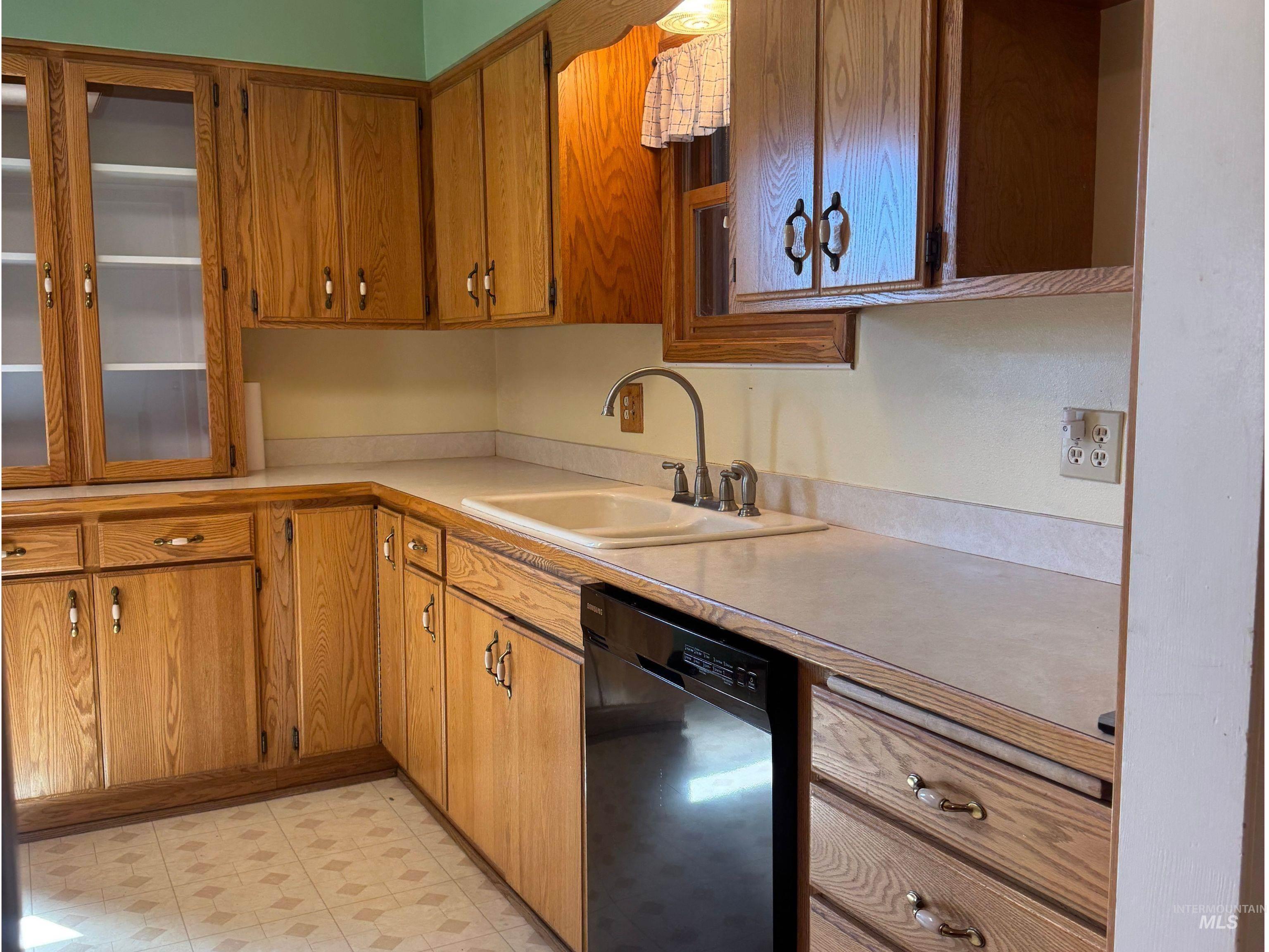 1937 E 4th Ave, Twin Falls, Idaho 83301, 2 Bedrooms, 1 Bathroom, Residential For Sale, Price $295,000,MLS 98984483