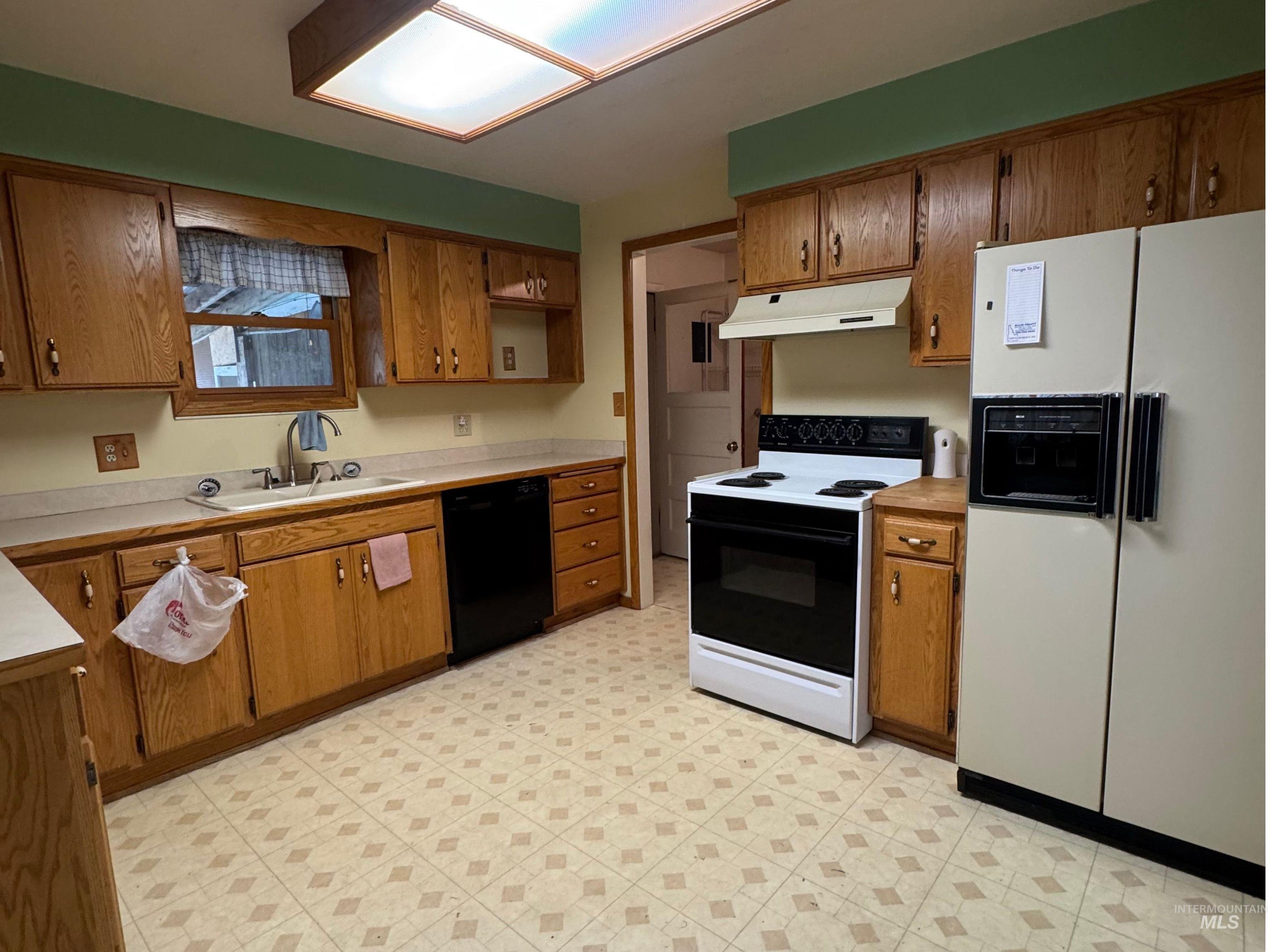 1937 E 4th Ave, Twin Falls, Idaho 83301, 2 Bedrooms, 1 Bathroom, Residential For Sale, Price $303,000, 98984483