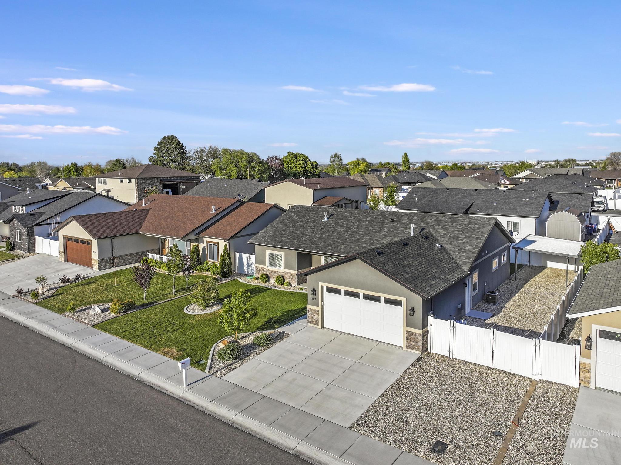 1367 Shelbi, Twin Falls, Idaho 83301, 3 Bedrooms, 2 Bathrooms, Residential For Sale, Price $454,900, 98984487