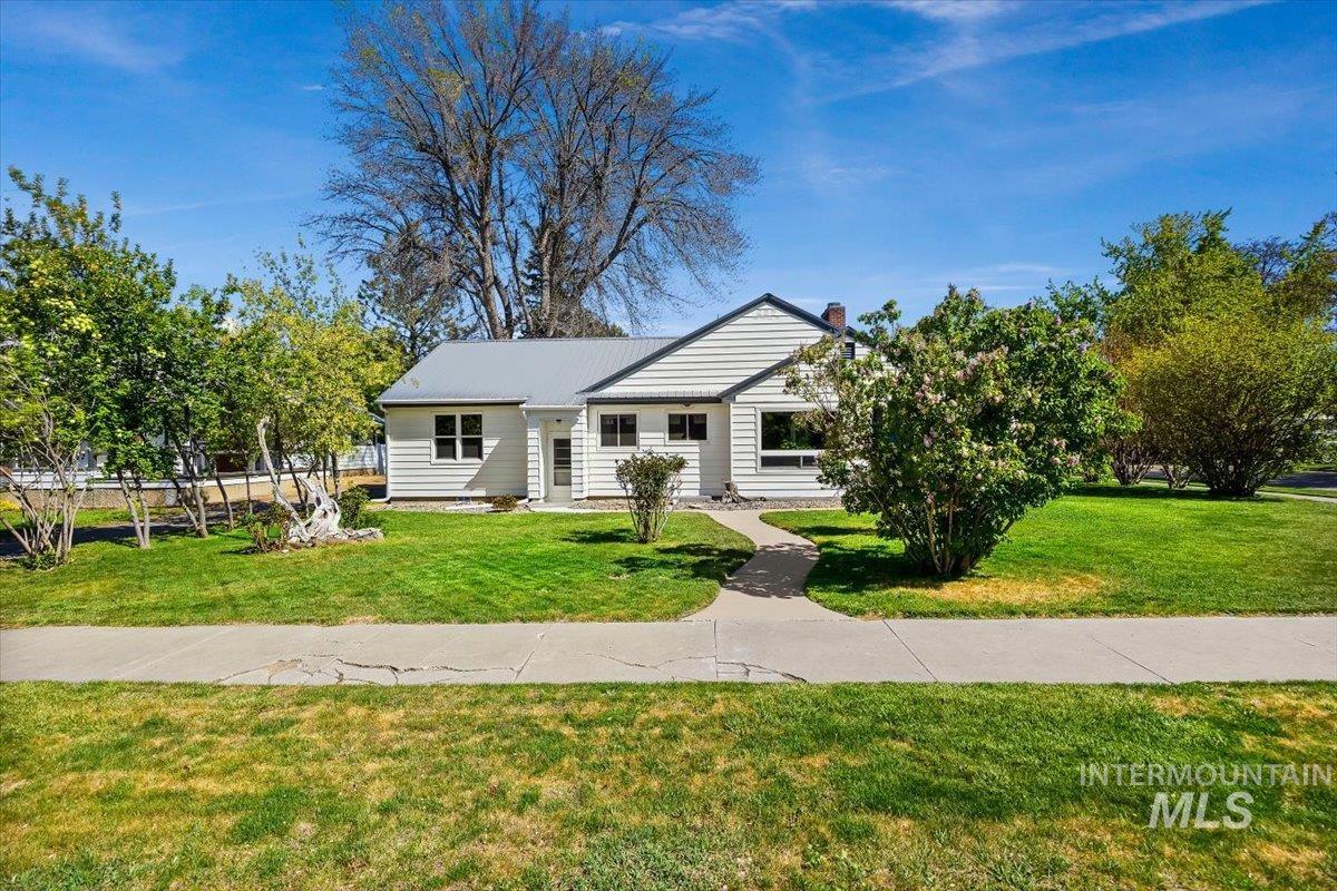 712 E Ave. D, Jerome, Idaho 83338, 8 Bedrooms, 3 Bathrooms, Residential For Sale, Price $385,000,MLS 98984489