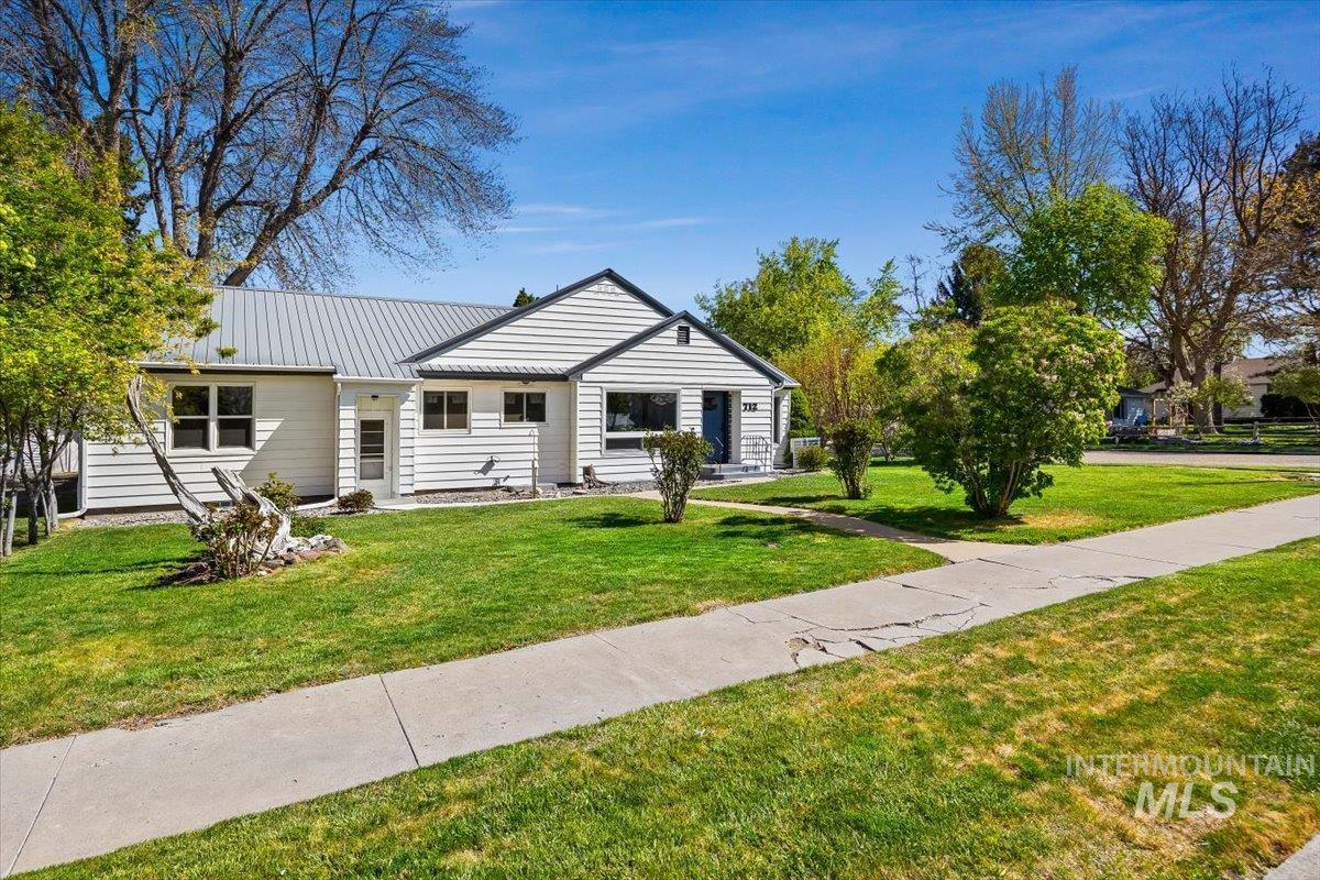 712 E Ave. D, Jerome, Idaho 83338, 8 Bedrooms, 3 Bathrooms, Residential For Sale, Price $385,000,MLS 98984489