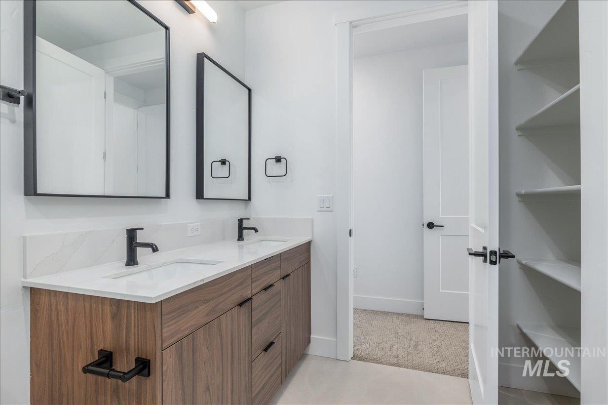 2810 Bannock, Boise, Idaho 83702, 2 Bedrooms, 2.5 Bathrooms, Residential For Sale, Price $560,000, 98984491