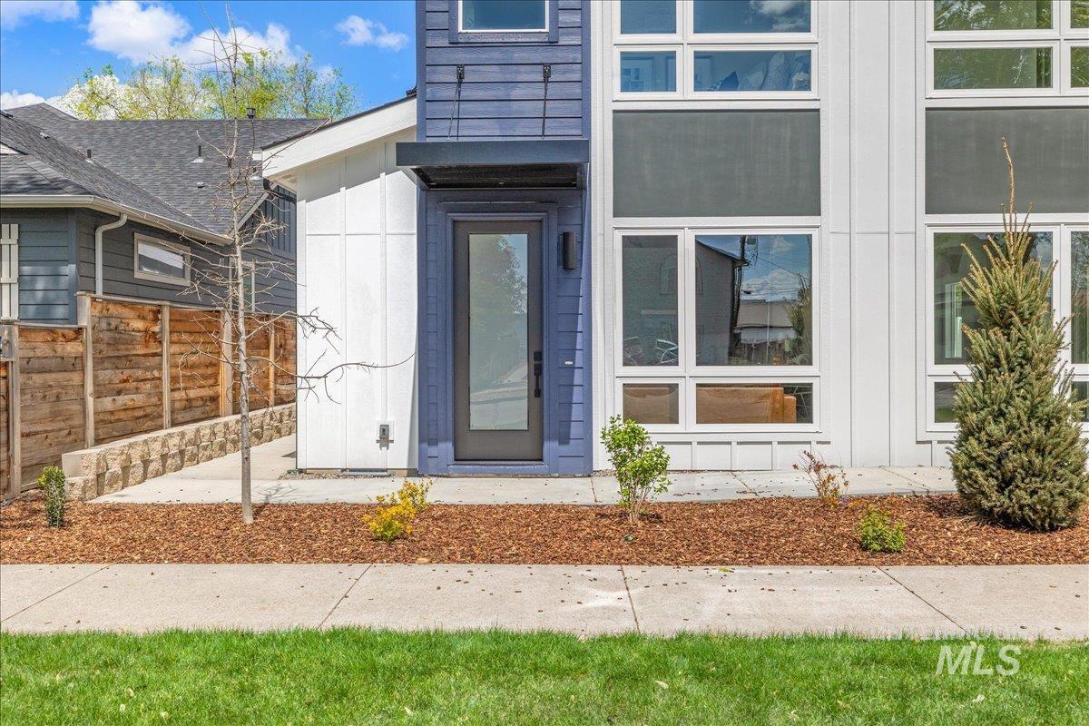 2810 W Bannock St, Boise, Idaho 83702, 2 Bedrooms, 2.5 Bathrooms, Residential For Sale, Price $575,000, 98984492