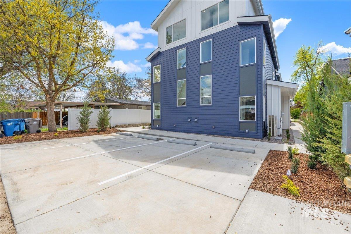 2810 W Bannock St, Boise, Idaho 83702, 2 Bedrooms, 2.5 Bathrooms, Residential For Sale, Price $575,000, 98984492