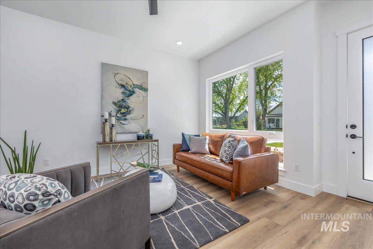 2810 W Bannock St, Boise, Idaho 83702, 2 Bedrooms, 2.5 Bathrooms, Residential For Sale, Price $575,000, 98984492