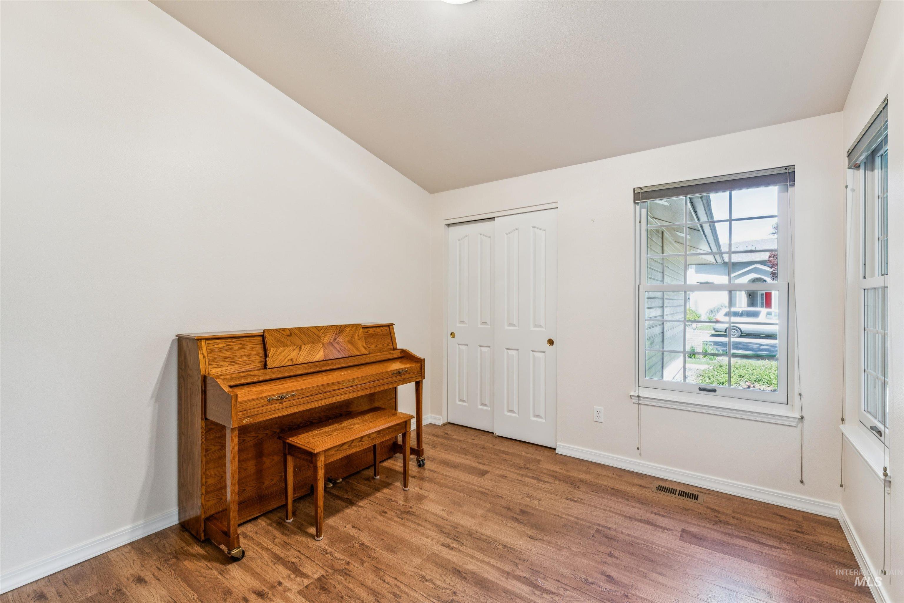 7749 W Bayhill St., Boise, Idaho 83704-0704, 4 Bedrooms, 2 Bathrooms, Residential For Sale, Price $625,000, 98984494