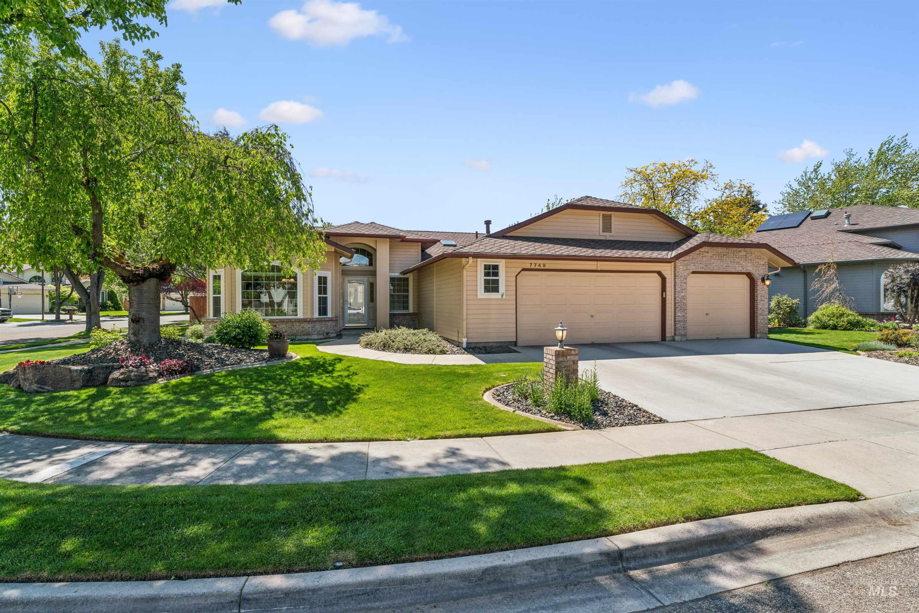 7749 W Bayhill St., Boise, Idaho 83704-0704, 4 Bedrooms, 2 Bathrooms, Residential For Sale, Price $625,000, 98984494