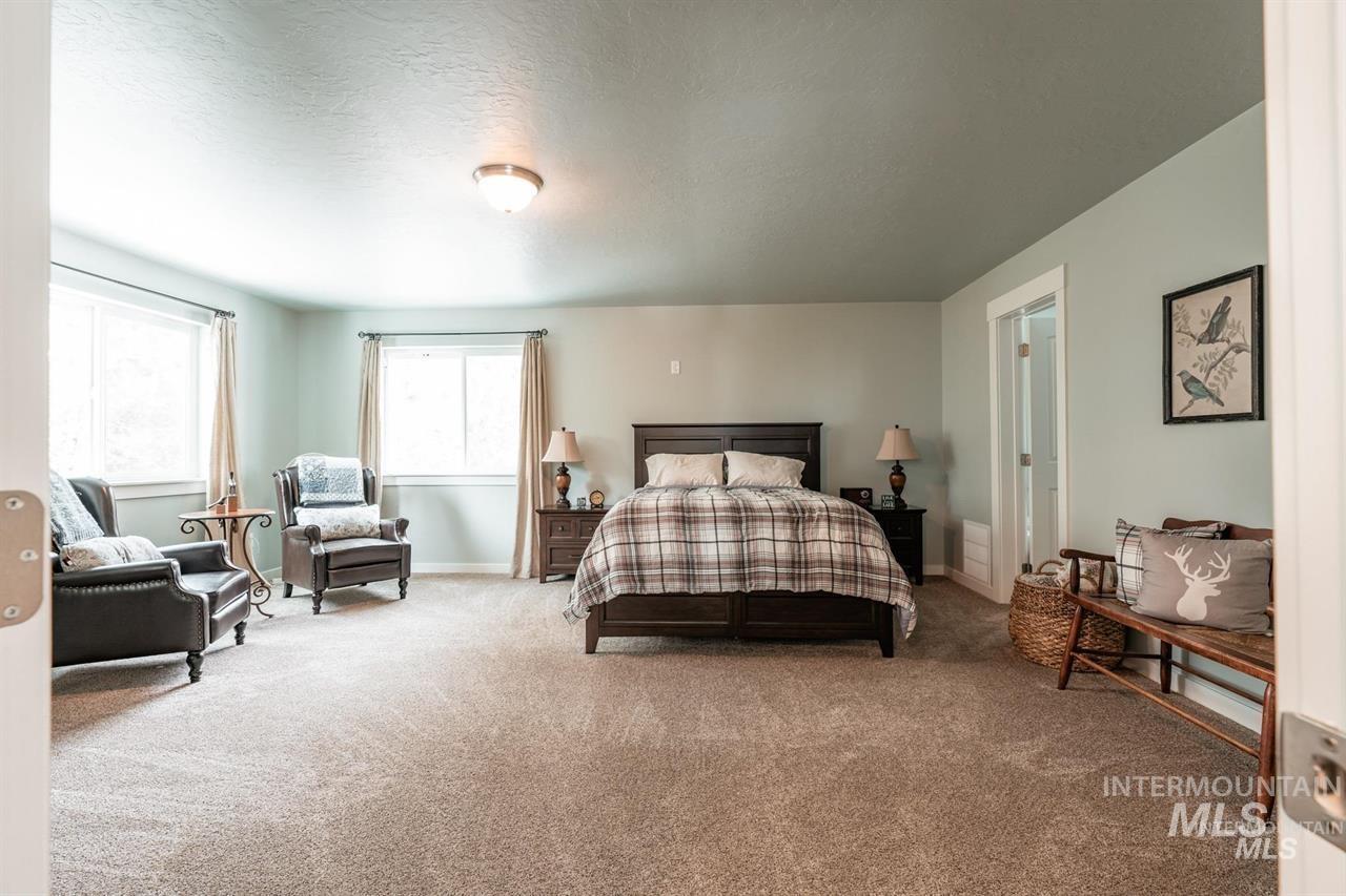 21 Melonie Loop, Cascade, Idaho 83611, 3 Bedrooms, 2 Bathrooms, Residential For Sale, Price $714,000, 98984499