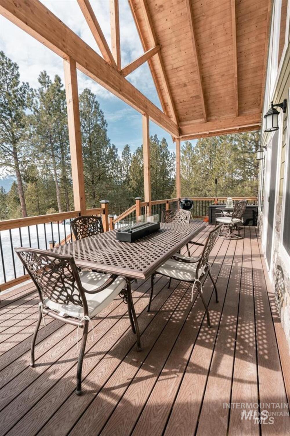 21 Melonie Loop, Cascade, Idaho 83611, 3 Bedrooms, 2 Bathrooms, Residential For Sale, Price $714,000, 98984499