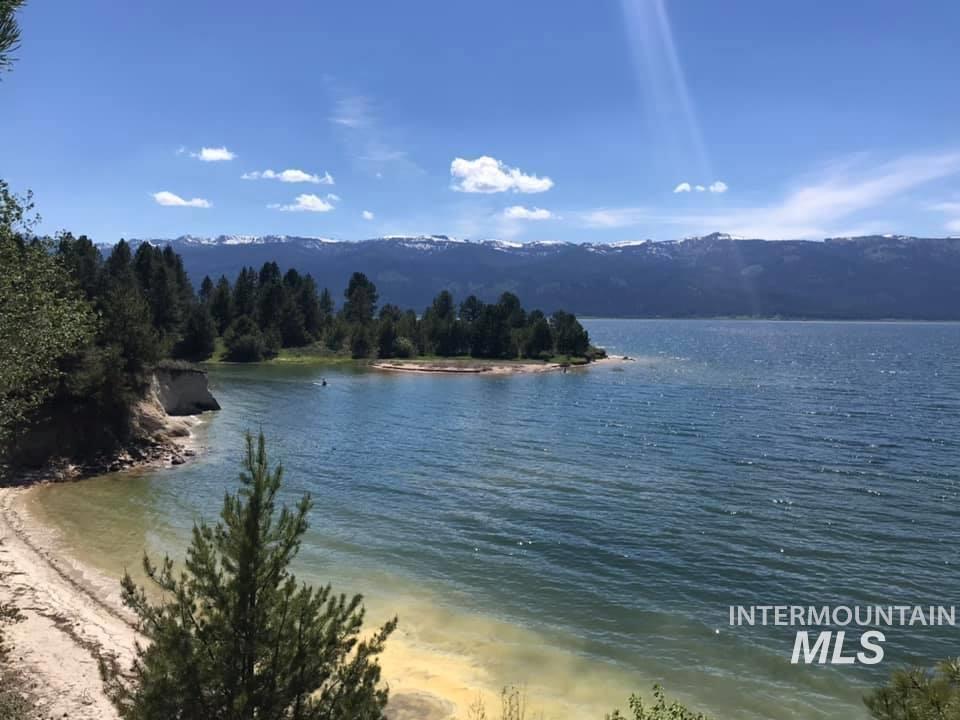 21 Melonie Loop, Cascade, Idaho 83611, 3 Bedrooms, 2 Bathrooms, Residential For Sale, Price $714,000, 98984499
