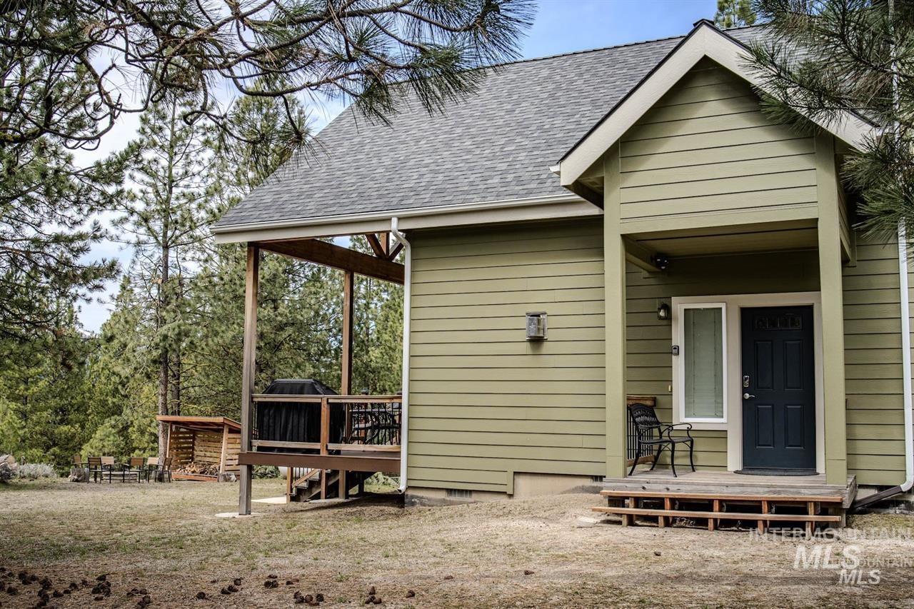 21 Melonie Loop, Cascade, Idaho 83611, 3 Bedrooms, 2 Bathrooms, Residential For Sale, Price $714,000, 98984499
