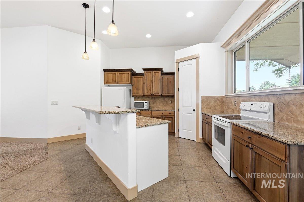 2965 N Centrepoint Way, Meridian, Idaho 83646, 3 Bedrooms, 2 Bathrooms, Residential For Sale, Price $465,000, 98984500