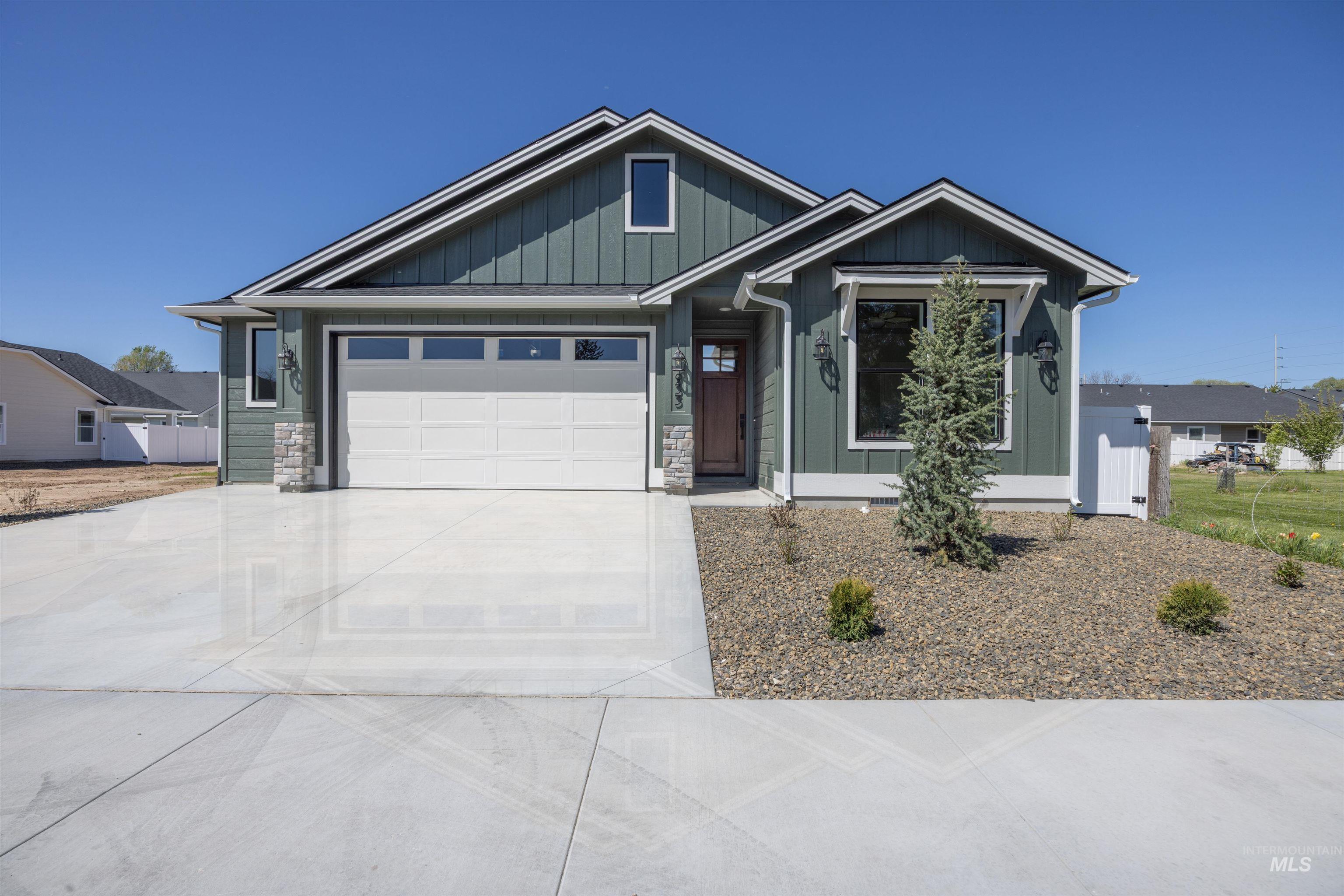 933 S Almond St, Nampa, Idaho 83686, 4 Bedrooms, 3 Bathrooms, Residential For Sale, Price $499,900, 98984503