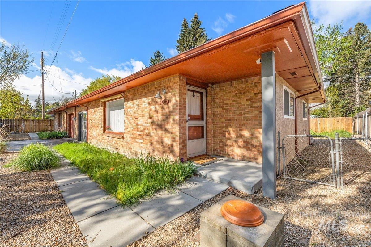 3009 N Tamarack Dr, Boise, Idaho 83703, 2 Bedrooms, 1 Bathroom, Residential Income For Sale, Price $1,200,000,MLS 98984508