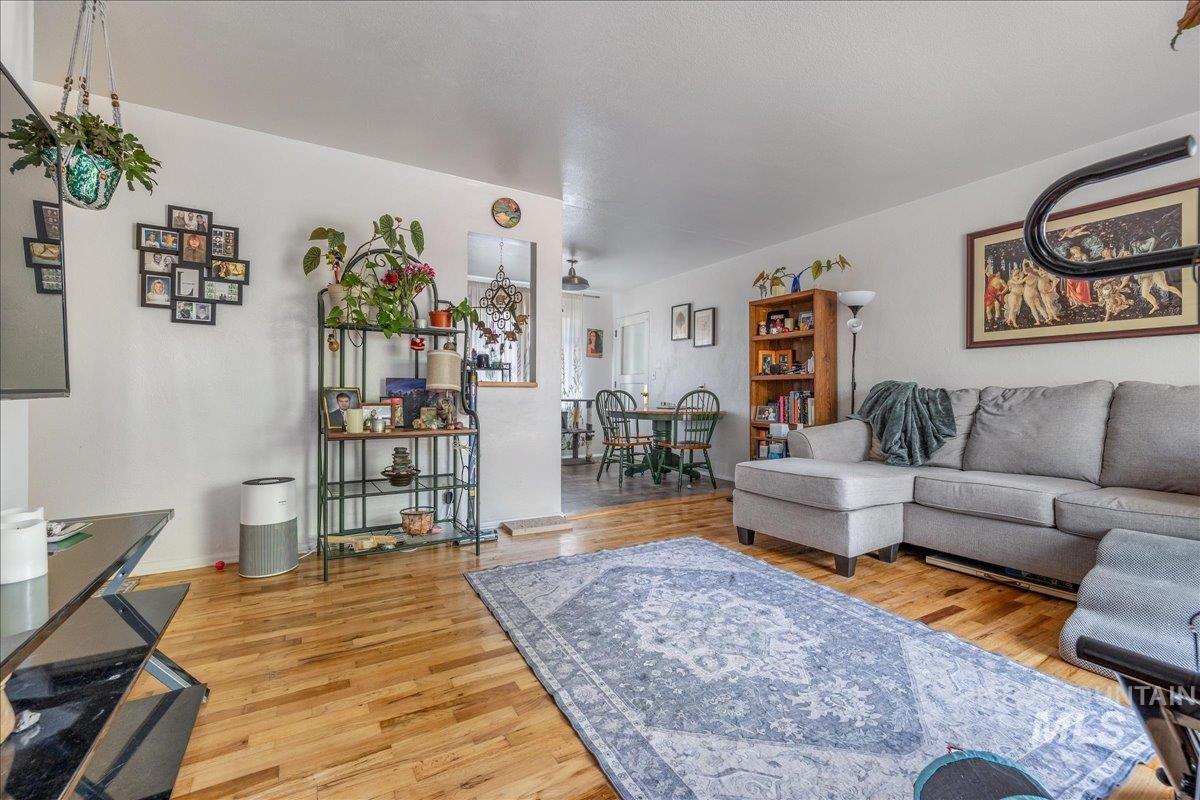 3009 N Tamarack Dr, Boise, Idaho 83703, 2 Bedrooms, 1 Bathroom, Residential Income For Sale, Price $1,200,000,MLS 98984508