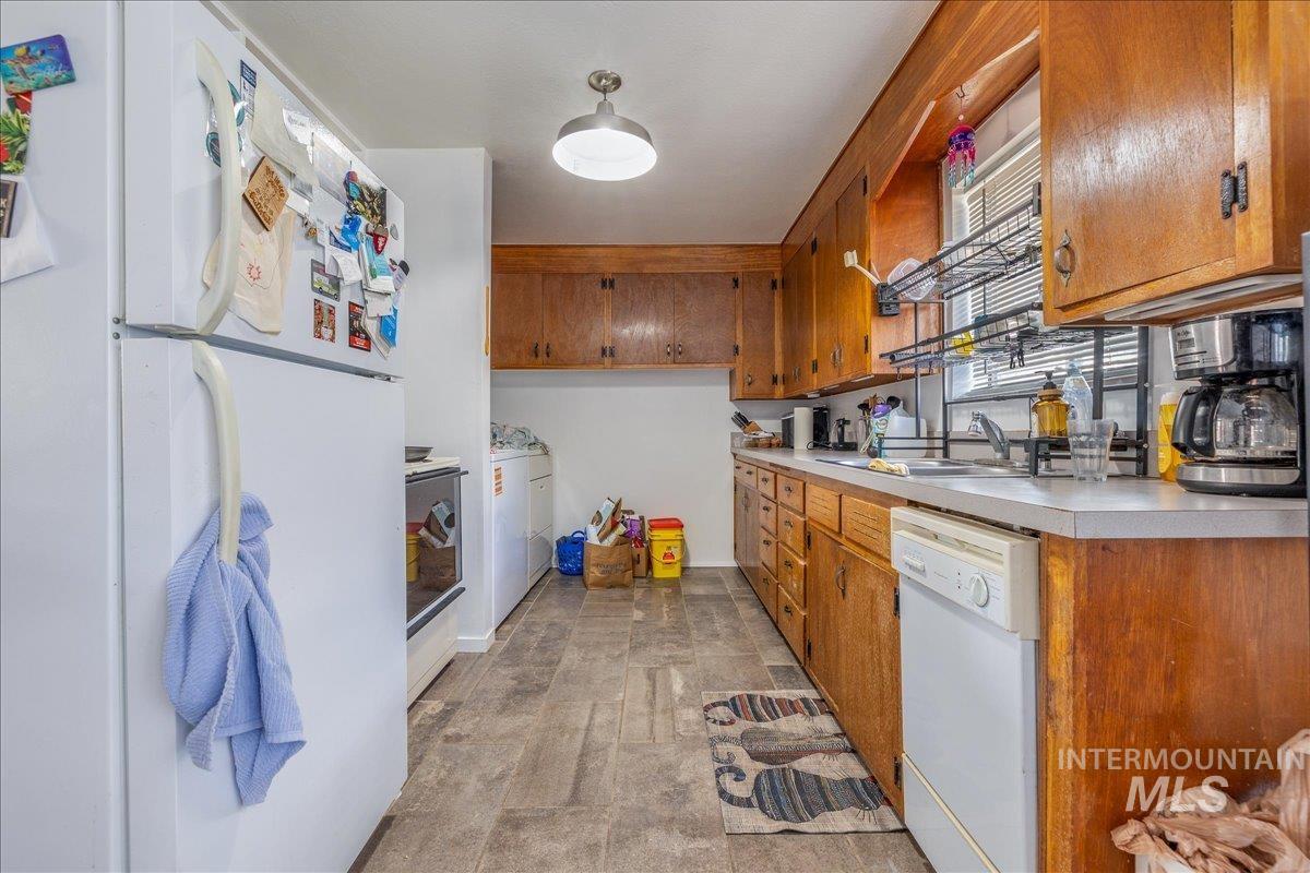 3009 N Tamarack Dr, Boise, Idaho 83703, 2 Bedrooms, 1 Bathroom, Residential Income For Sale, Price $1,200,000,MLS 98984508