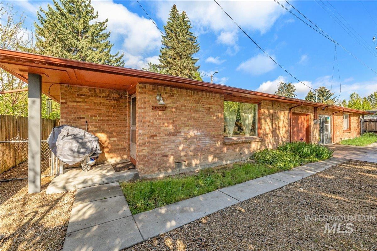 3009 N Tamarack Dr, Boise, Idaho 83703, 2 Bedrooms, 1 Bathroom, Residential Income For Sale, Price $1,200,000,MLS 98984508