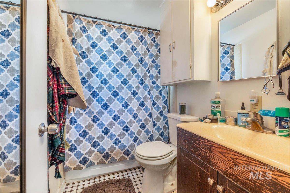 3009 N Tamarack Dr, Boise, Idaho 83703, 2 Bedrooms, 1 Bathroom, Residential Income For Sale, Price $1,200,000,MLS 98984508