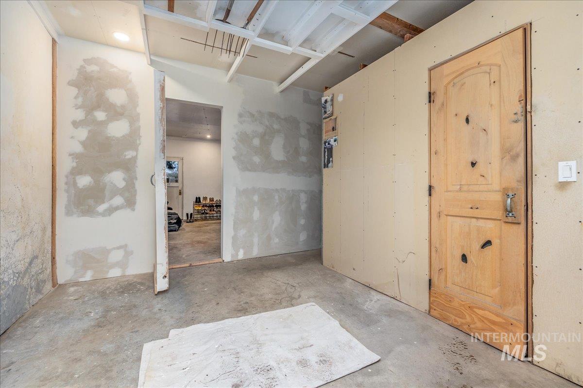 3009 N Tamarack Dr, Boise, Idaho 83703, 2 Bedrooms, 1 Bathroom, Residential Income For Sale, Price $1,200,000,MLS 98984508