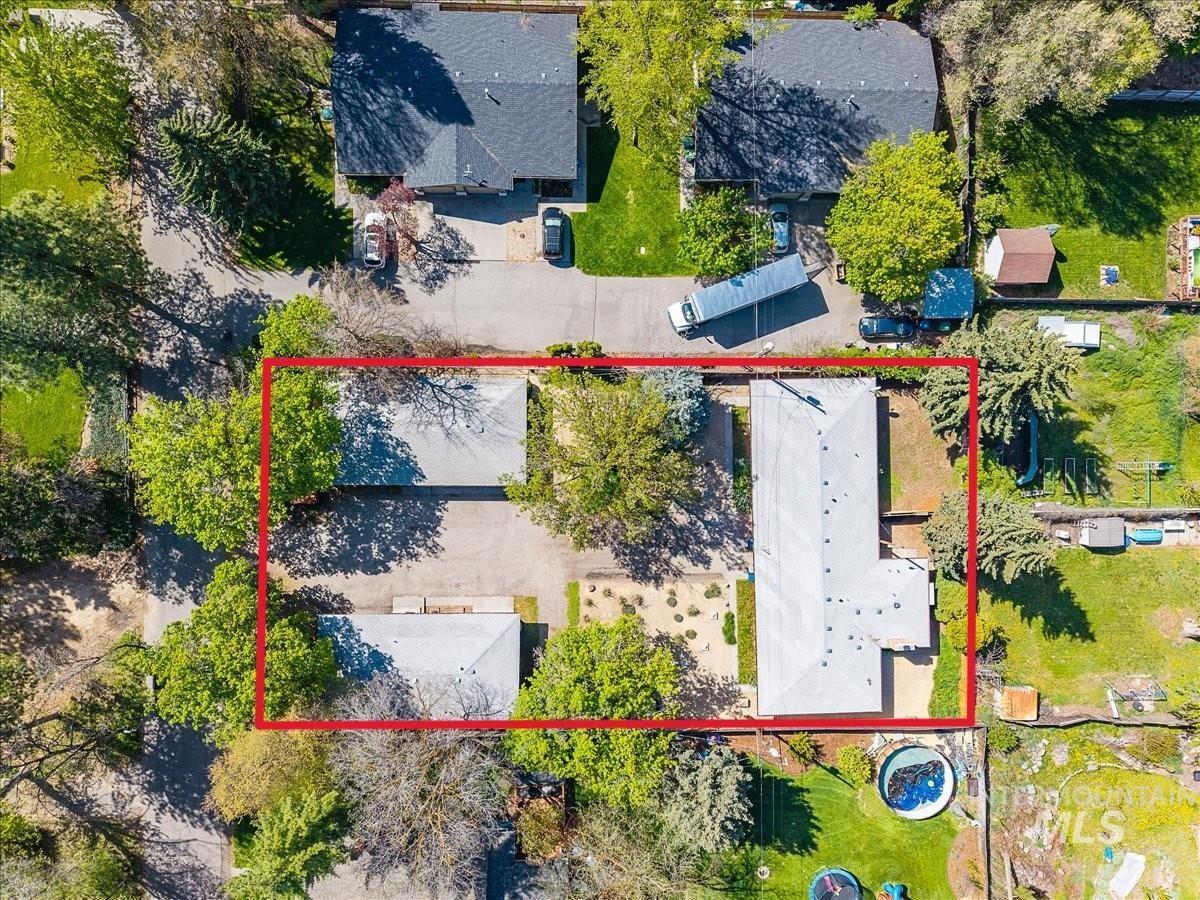 3009 N Tamarack Dr, Boise, Idaho 83703, 2 Bedrooms, 1 Bathroom, Residential Income For Sale, Price $1,200,000,MLS 98984508